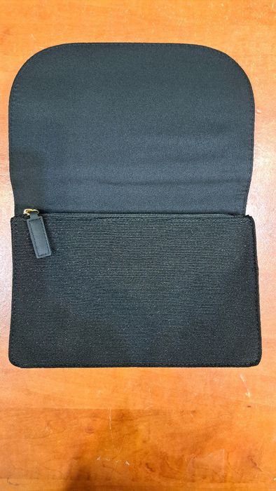 Чантата Giorgio Armani