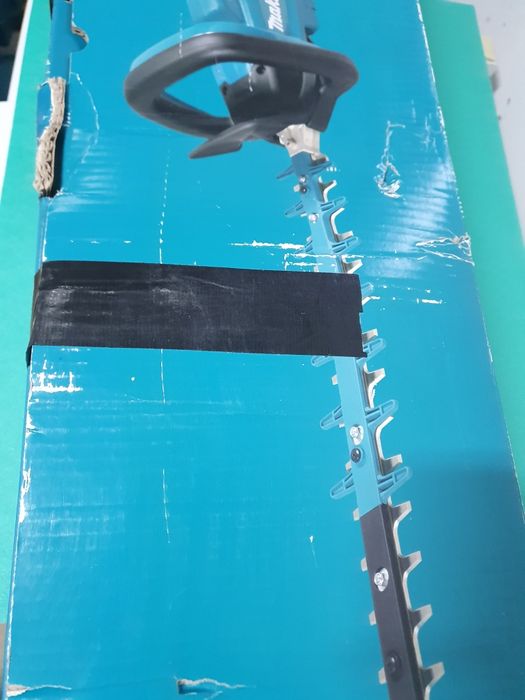 Makita mașină de tuns gard viu, model UH004GZ