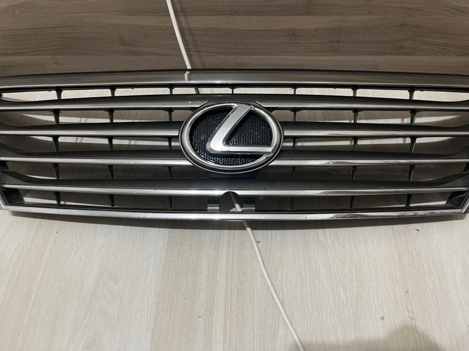 Продам решетку Лексус 570 оригинал