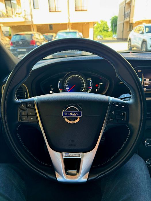 Volvo v40 2018 R Design
