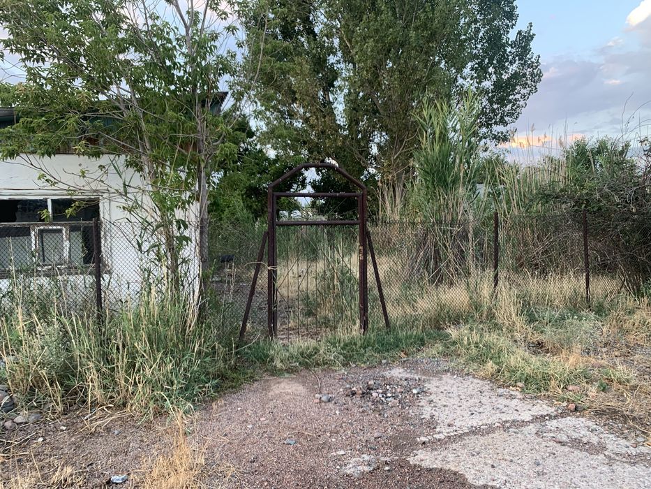 продам землю с зданием