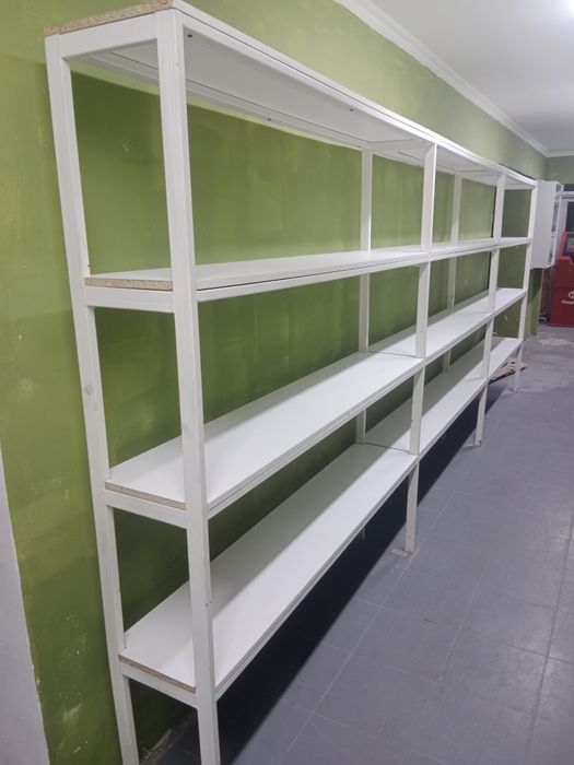 Стеллажи и полки