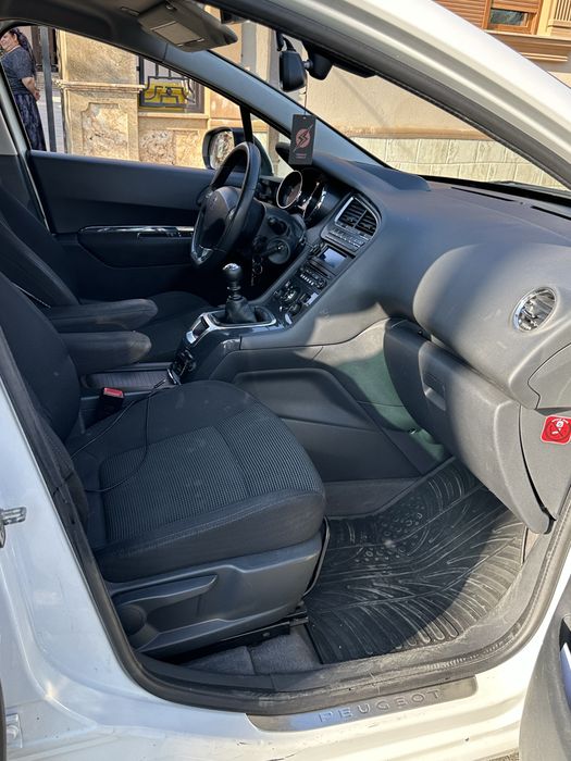 PEUGEOT 5008 2011 — imagine 5
