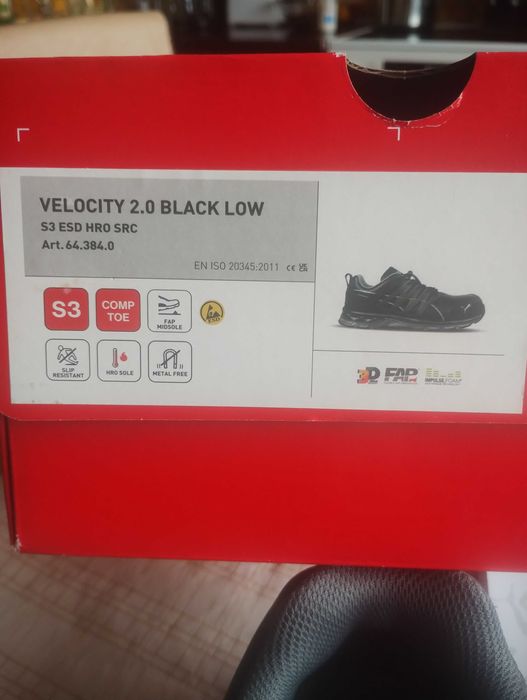 нови работни обувки