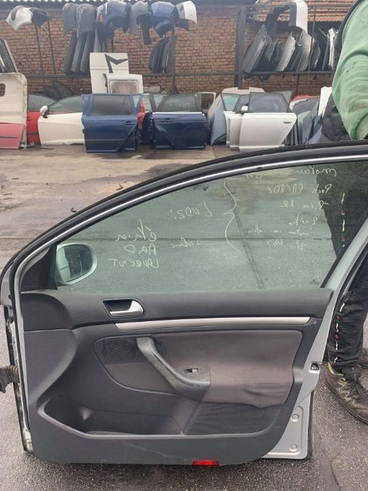 vand usa fata dreapta Volkswagen Golf 5 , volan pe stanga