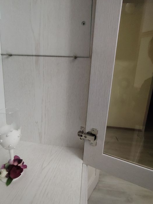 Продаю комод и 2 шкафа для гостиной б/у