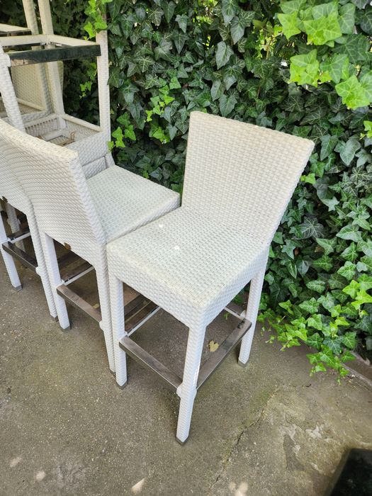 Scaun alb ratan piscina bar cafenea restaurant terasa lounge gradina