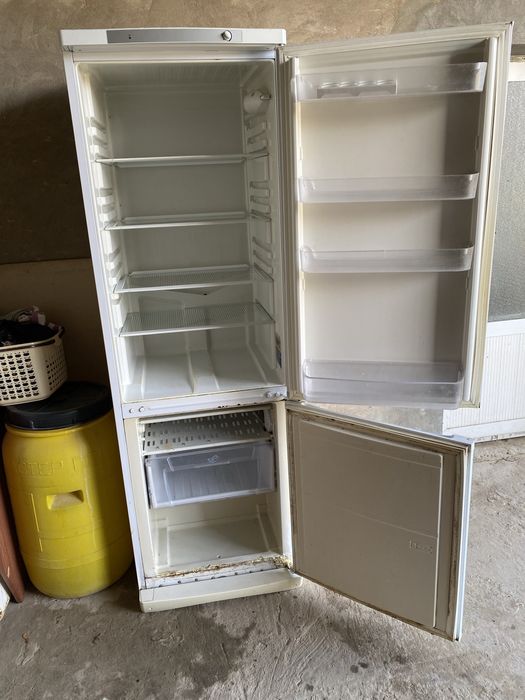 Holodilnik, gaz plita sotiladi