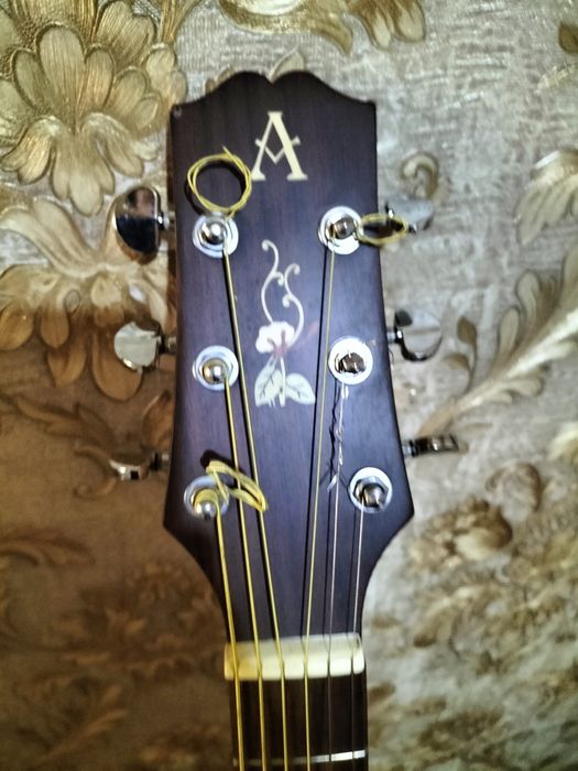 Гитара акустическая продается,сотилади!