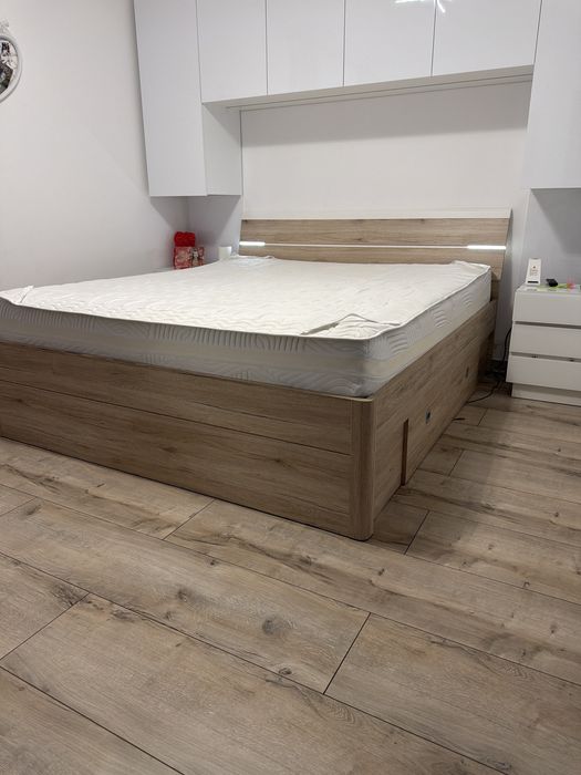 Pat cu saltea leduri si loc de depozitare pe ambele parti de 180/200
