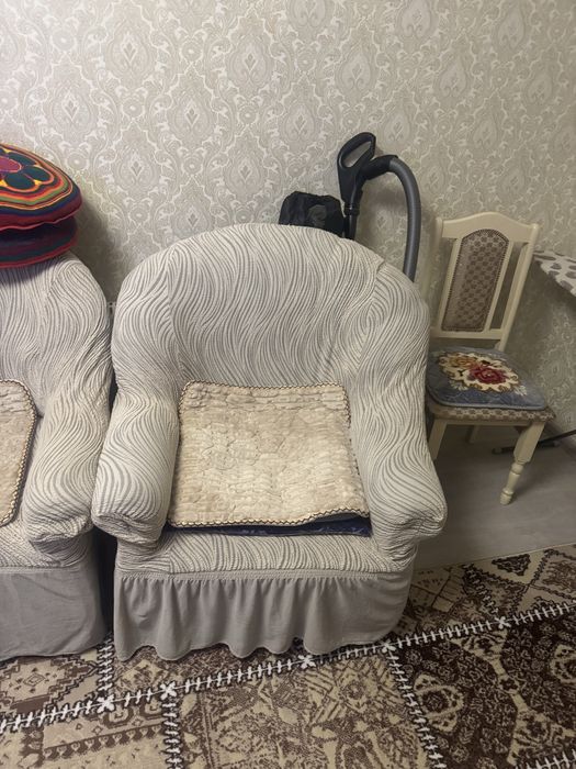 Продам диван с 2 креслами