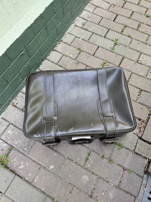 Чемоданы дипломат