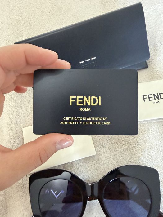 Vand ochelari de soare Fendi cu certificat de autenticitate