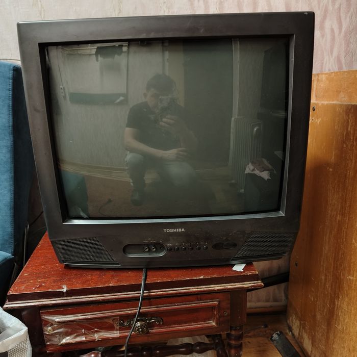 Продам телевизор.тошиба.рабочий кому надо обращайтесь.сразу пульта нет