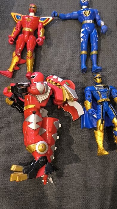 Power Rangers екшън фигурки на Bandai