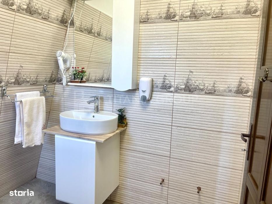 INVESTITIE Vila moderna + vila la rosu, teren 1480 padure