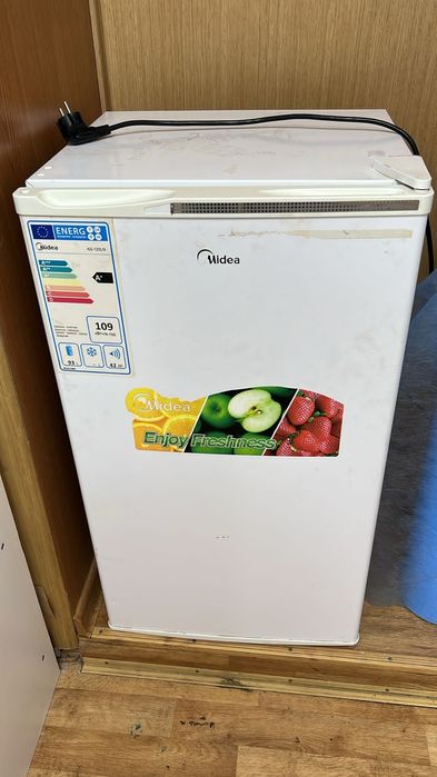 Продам мини-холодильник Midea AS-120LN (93 литра)