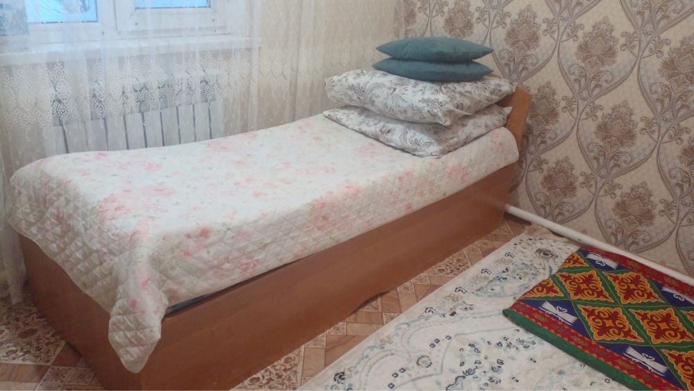 Продам стулья, ковер и кровать