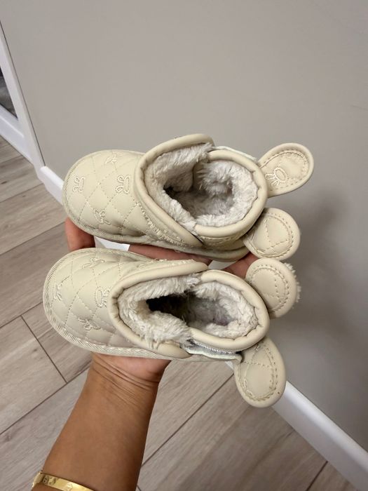 Продам детские сапожки на девочку