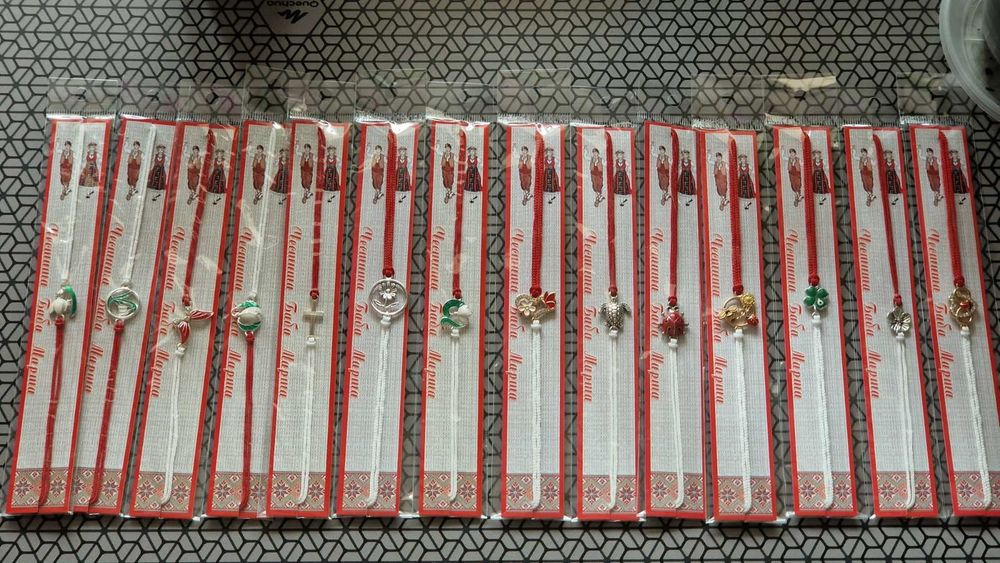 Продавам 100 броя мартеници