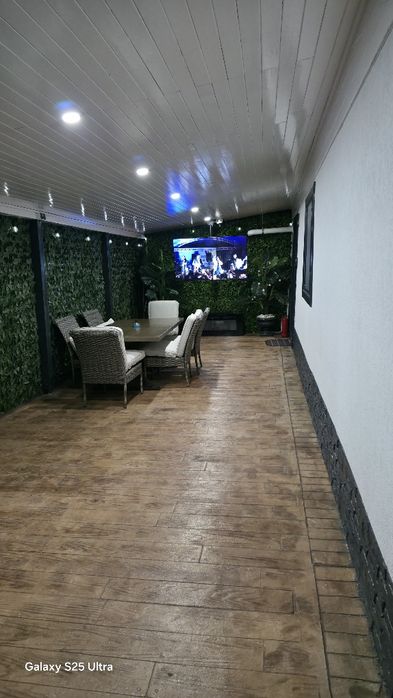 Închiriez apartamentin regim hotelier 3 camere.