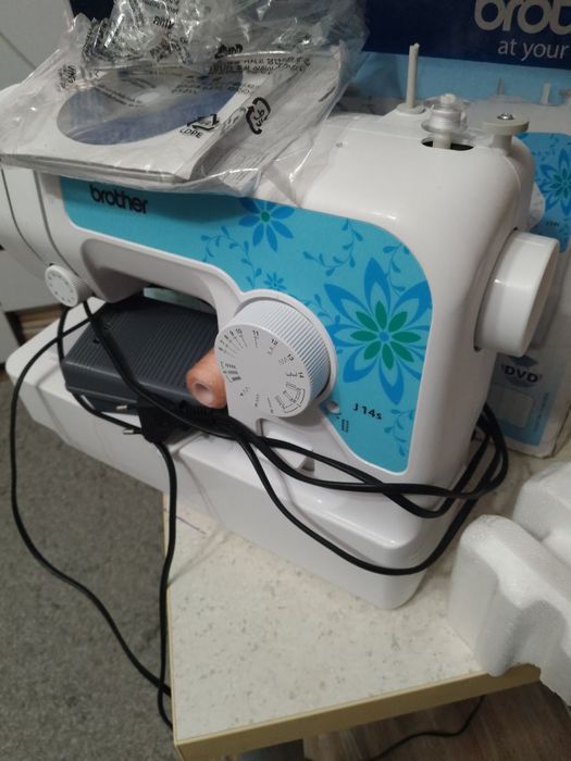 Mașină de cusut electrica cu pedala și zig zag originala Brothers