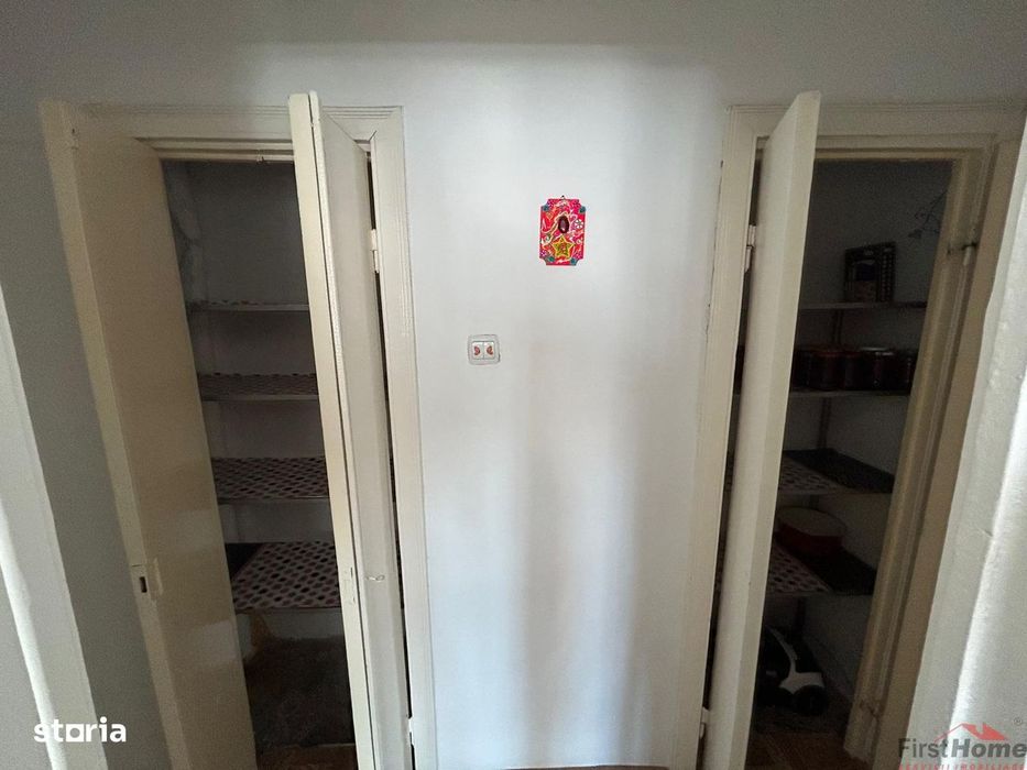 Apartament cu 3 camere de vanzare, zona Ceasul Rau.