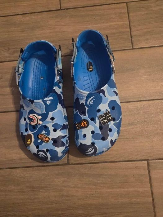 Crocs x bape albaștri