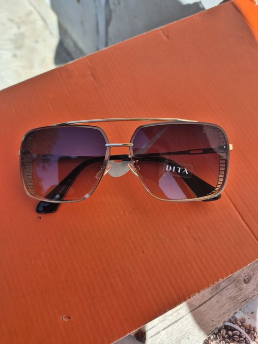 Ochelari de soare noi