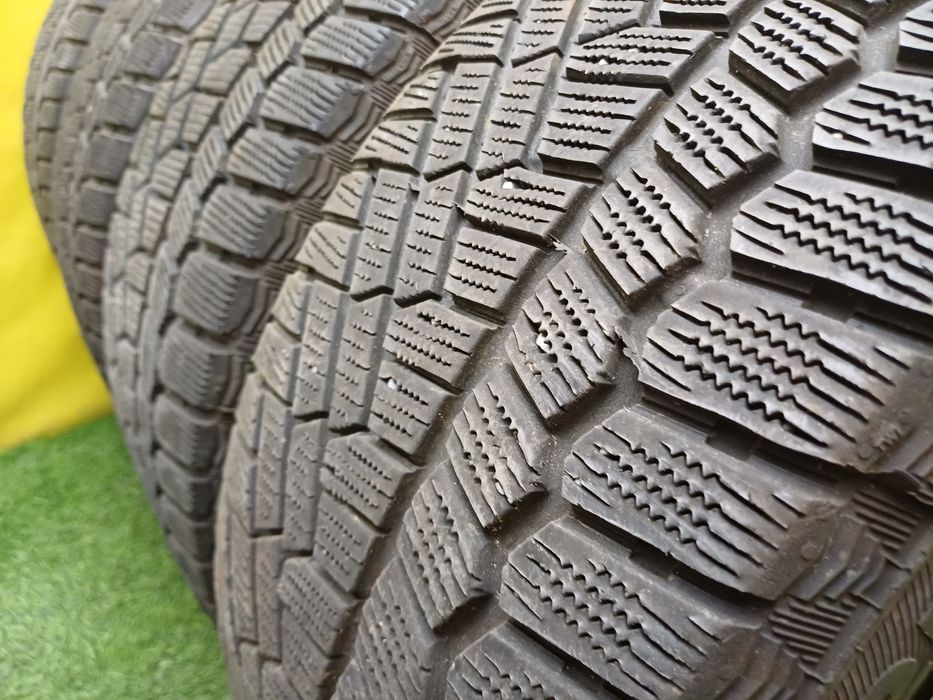 Шины 225/55 R16 Continental комплект.