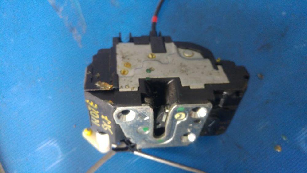 broasca stanga fata nissan note e11  2004-2013