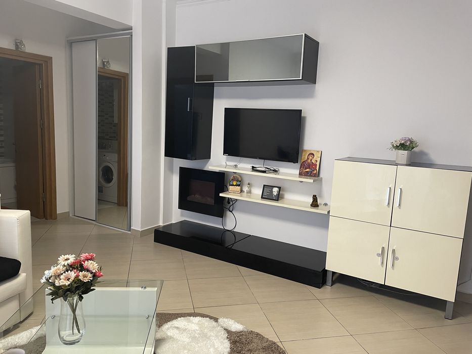 Inchiriez apartament
