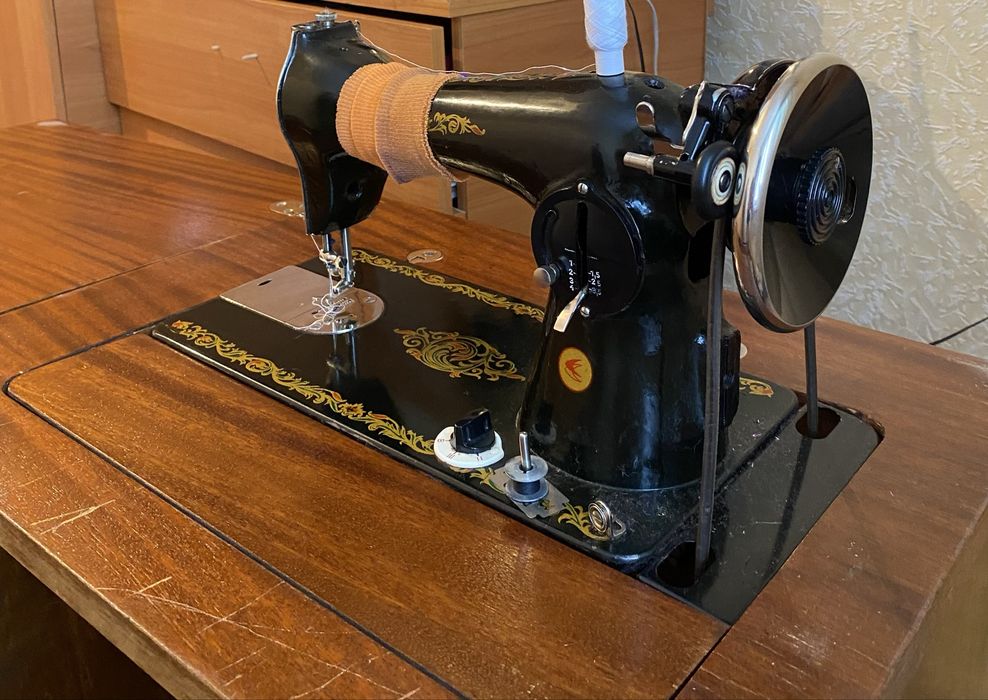 Продам швейную машину