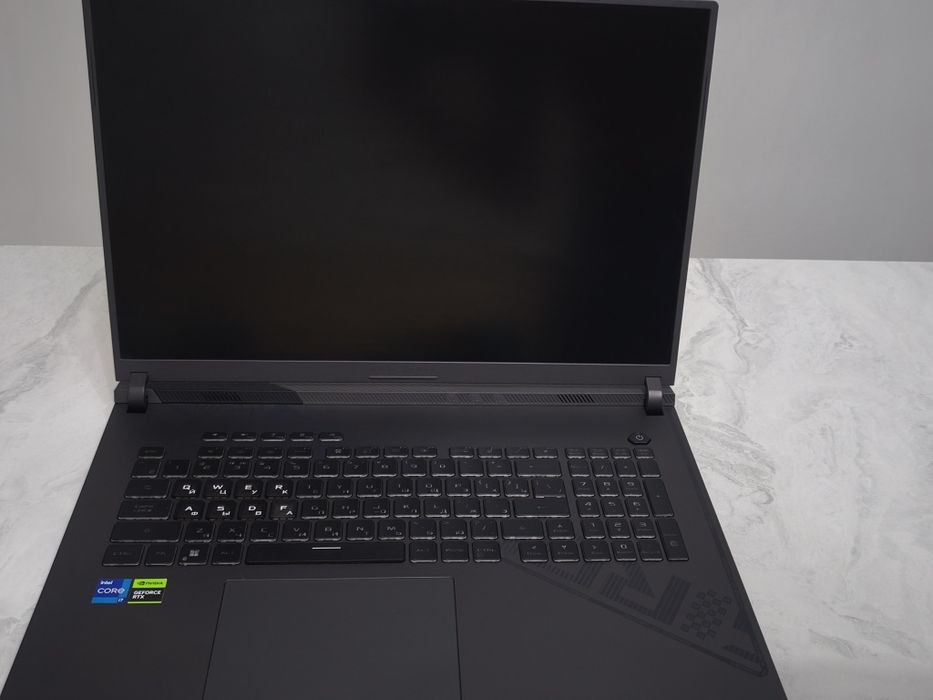 Asus rog strix g18