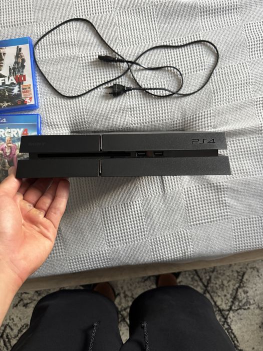 Продавам ps4 pro