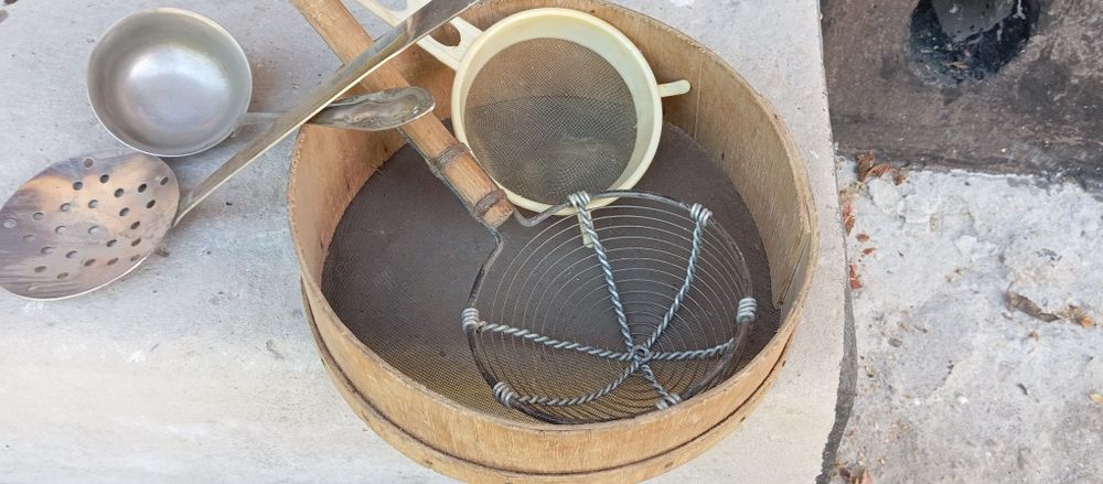 Продам петли щеколды и тд