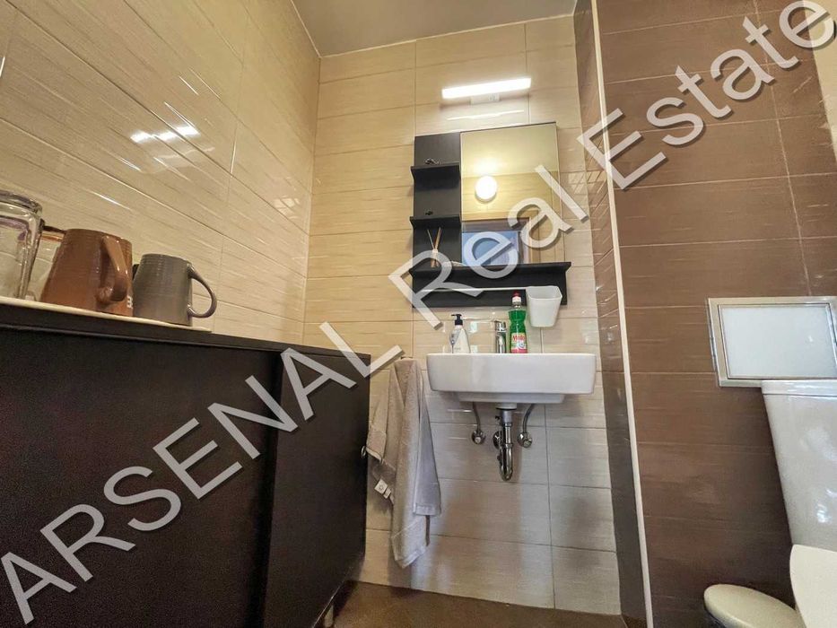 Офис под наем, Център