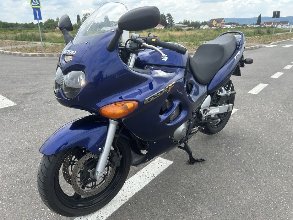 Suzuki GSX750F 2004