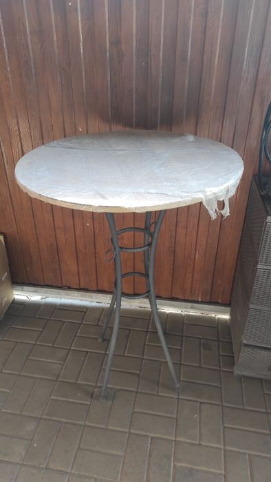 Барный стол со стульями