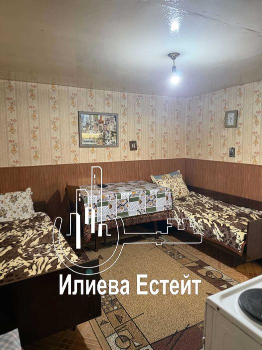 Продава къща с двор в с.Ябълково до Димитровград