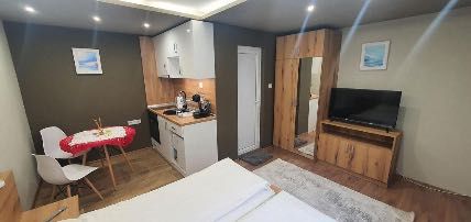 Предлагам новообзаведено студио до Морска градина