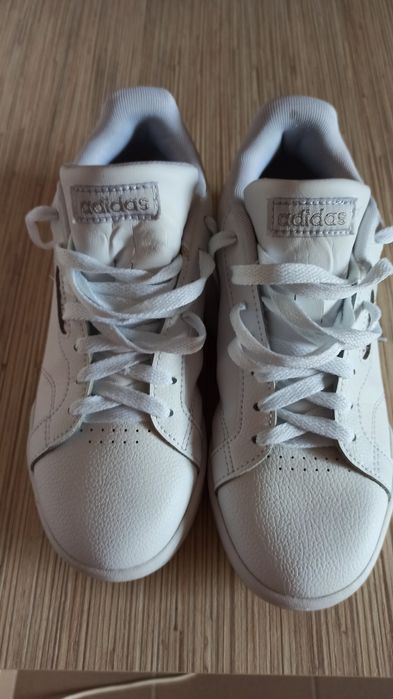 Pantofi sport  in stare buna