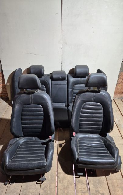 Set scaune piele Incalzire in scaunele din fata, cu isofix Volkswagen
