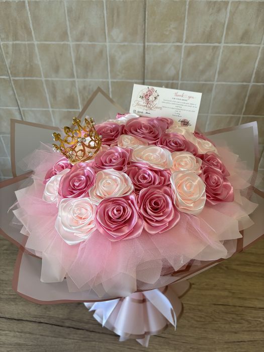 Buchet de 31 de trandafiri din satin