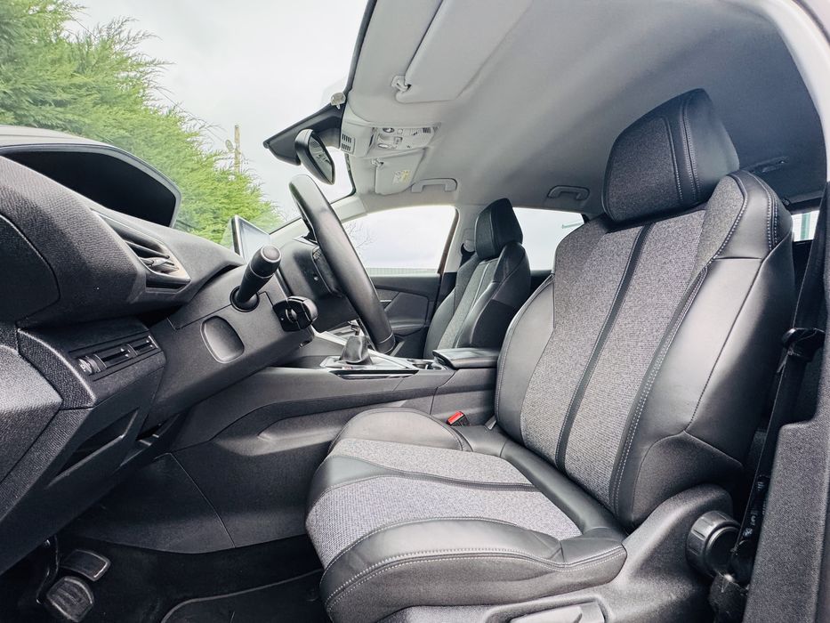 PEUGEOT 3008 Allure 1.2 PureTech 130 cp RAR efectuat Garantie 3 Ani !