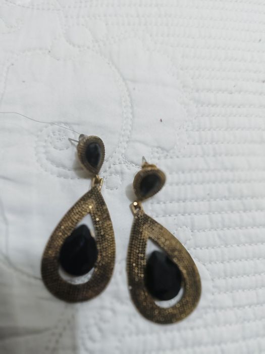 Колье. Брошки и сережка