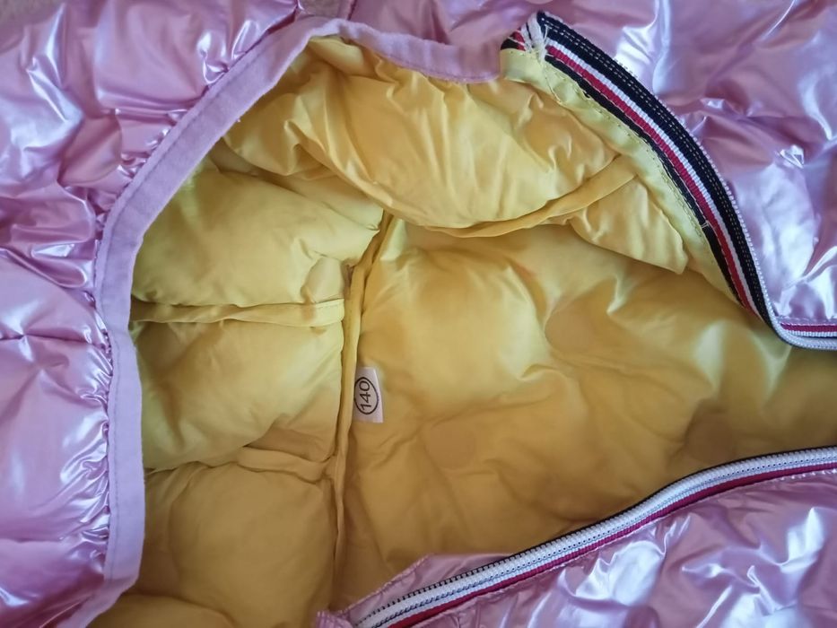 Продам весенние куртки на девочку