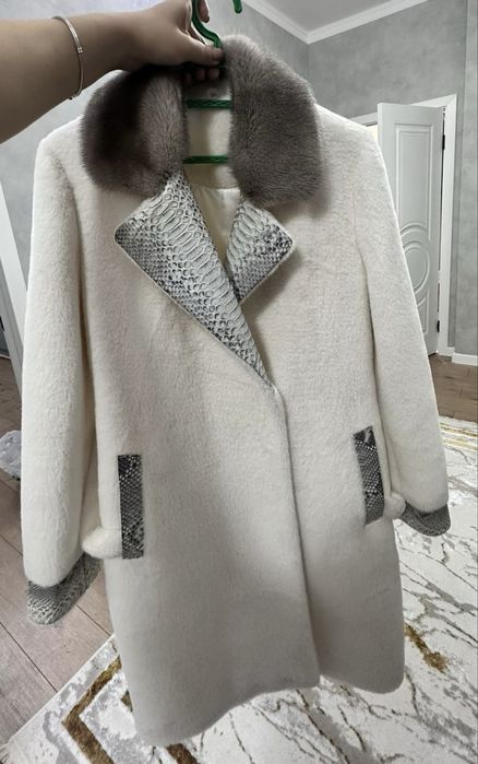 Продам шубу в идеальном состоянии Лама норка питон