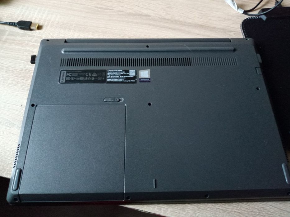 Vând urgent Laptop Lenovo v330 Ryzen 5