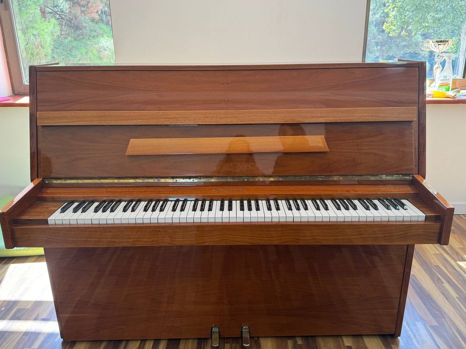 Срочно продается фортепиано. Пианино Riga. Fortepiano.